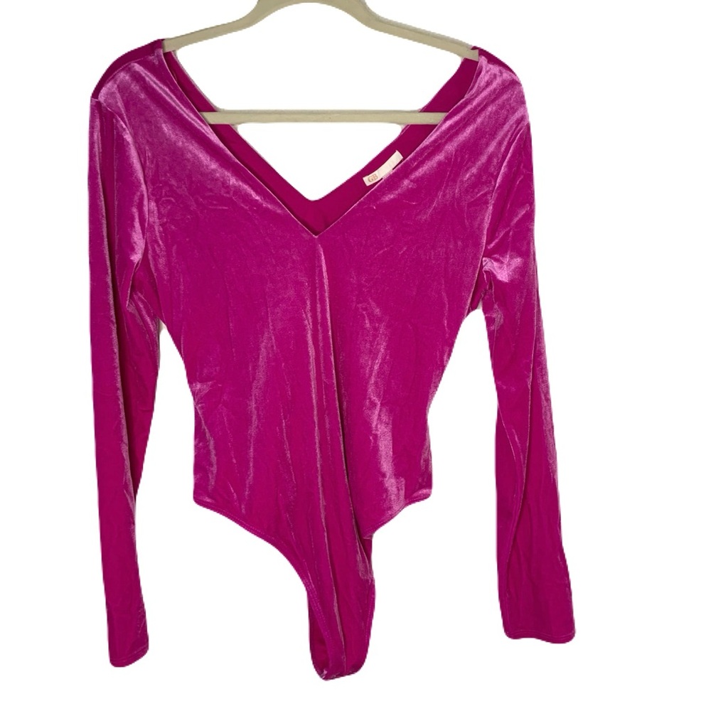 NWT GB Women’s Large Bright Fuchsia Long Sleeve V Neck Soft Velvet Bodysuit